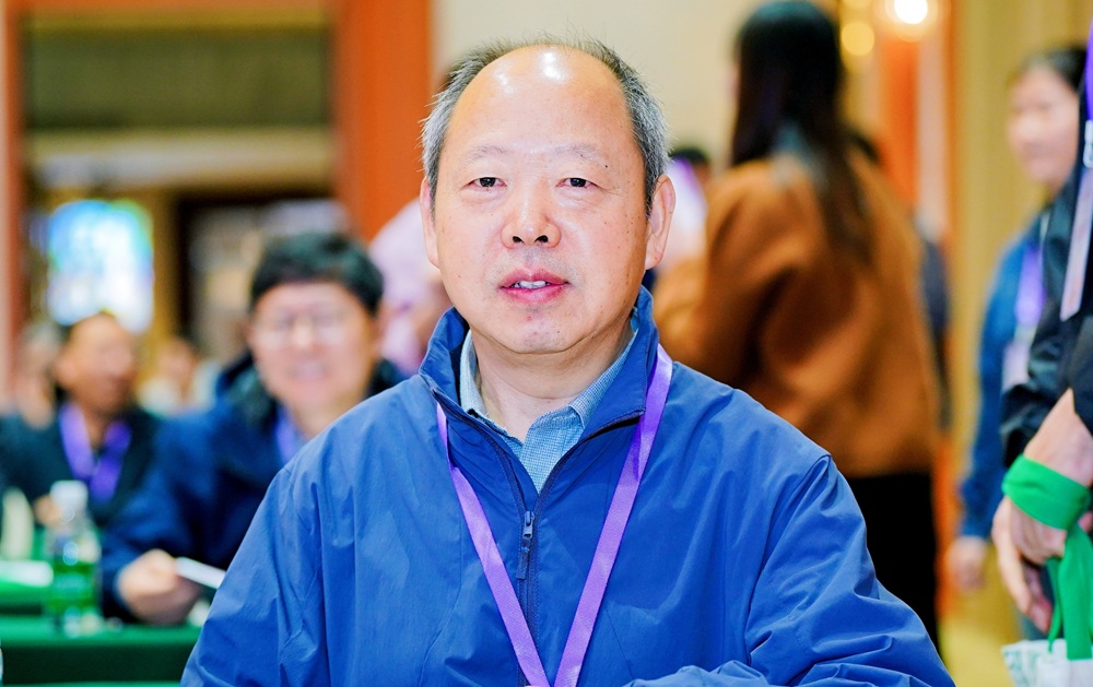 Fengyan Bai